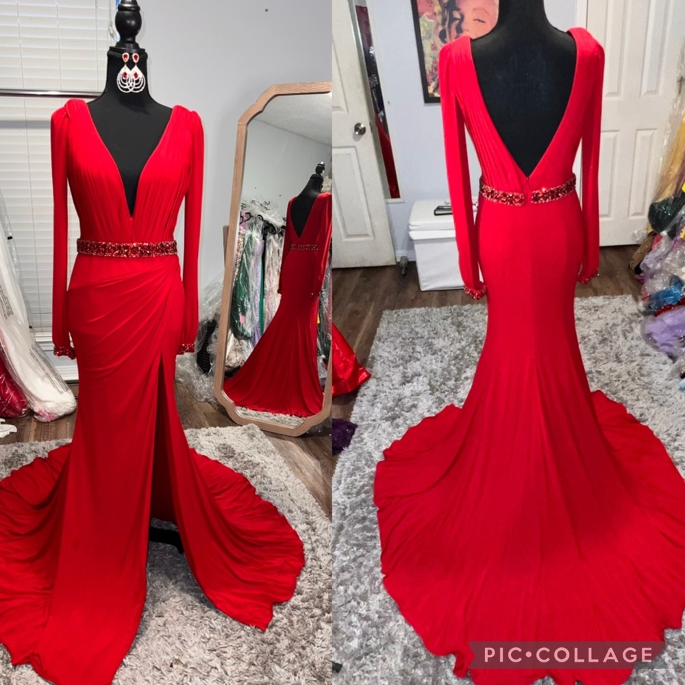 NWT Jovani Red Plunge Neck Gown size 0